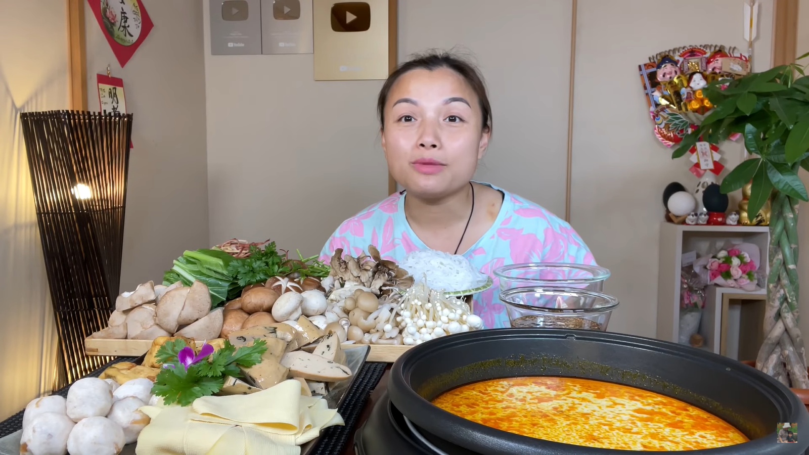 Hành động xứng đáng nhận điểm 10 của Quỳnh Trần JP sau vlog ăn chân gấu phản cảm 4 Hành động xứng đáng nhận điểm 10 của Quỳnh Trần JP sau vlog ăn chân gấu phản cảm 4