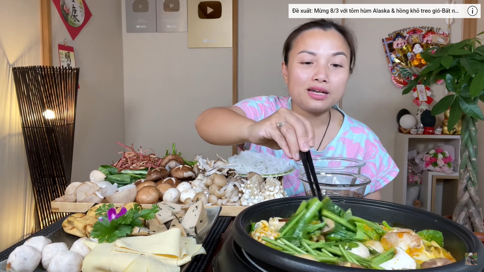 Hành động xứng đáng nhận điểm 10 của Quỳnh Trần JP sau vlog ăn chân gấu phản cảm 5 Hành động xứng đáng nhận điểm 10 của Quỳnh Trần JP sau vlog ăn chân gấu phản cảm 5