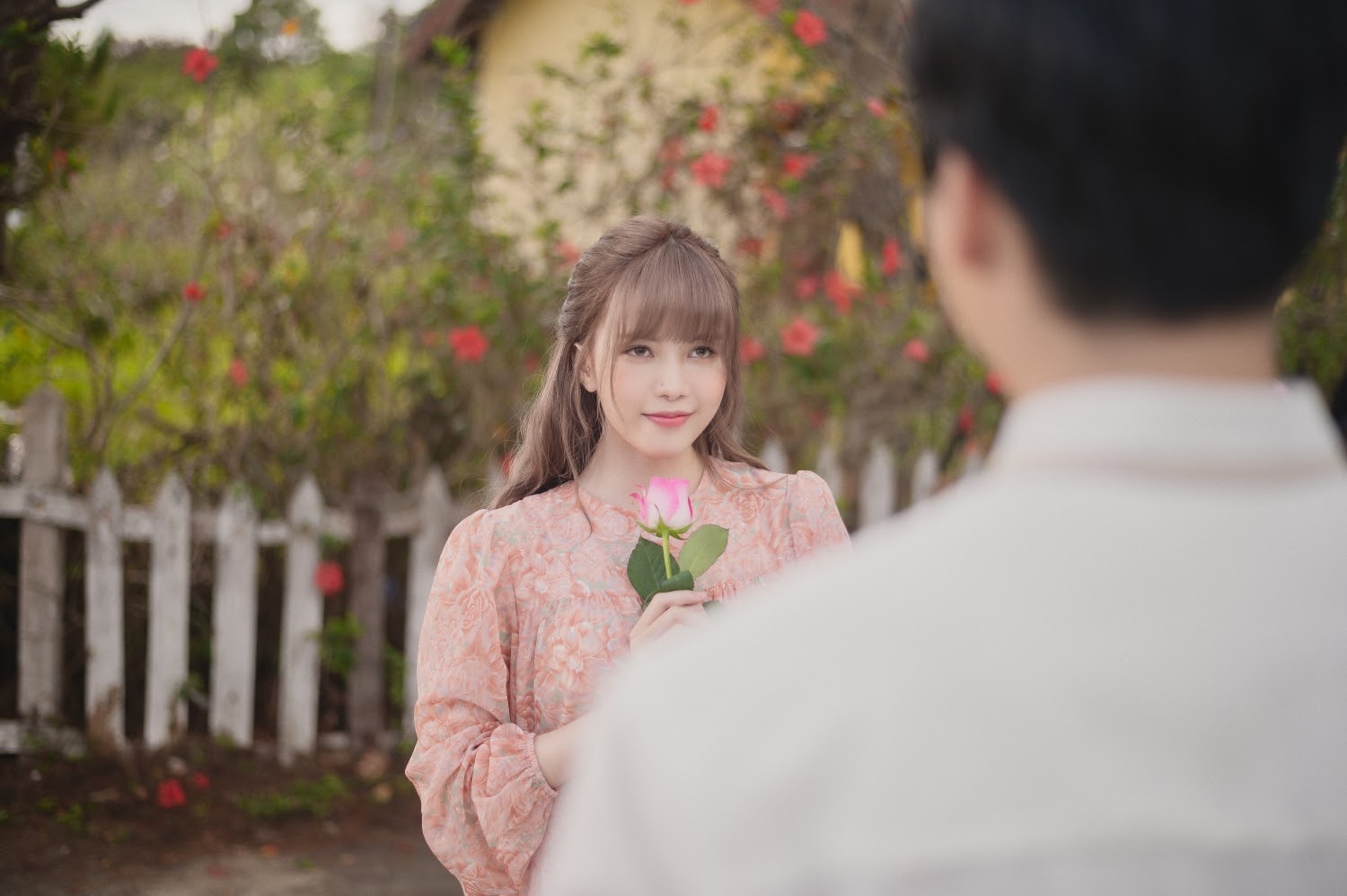 Thiều Bảo Trâm chứng minh định luật ‘mê trai đầu thai mới hết’ trong MV Love Rosie 6 Thiều Bảo Trâm chứng minh định luật ‘mê trai đầu thai mới hết’ trong MV Love Rosie 6