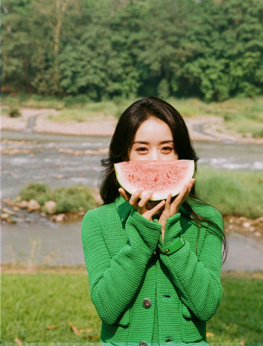Hậu ly hôn Phùng Thiệu Phong, Triệu Lệ Dĩnh comeback với bộ ảnh thời trang, nhan sắc mặn mà lên thấy rõ 7 Hậu ly hôn Phùng Thiệu Phong, Triệu Lệ Dĩnh comeback với bộ ảnh thời trang, nhan sắc mặn mà lên thấy rõ 7