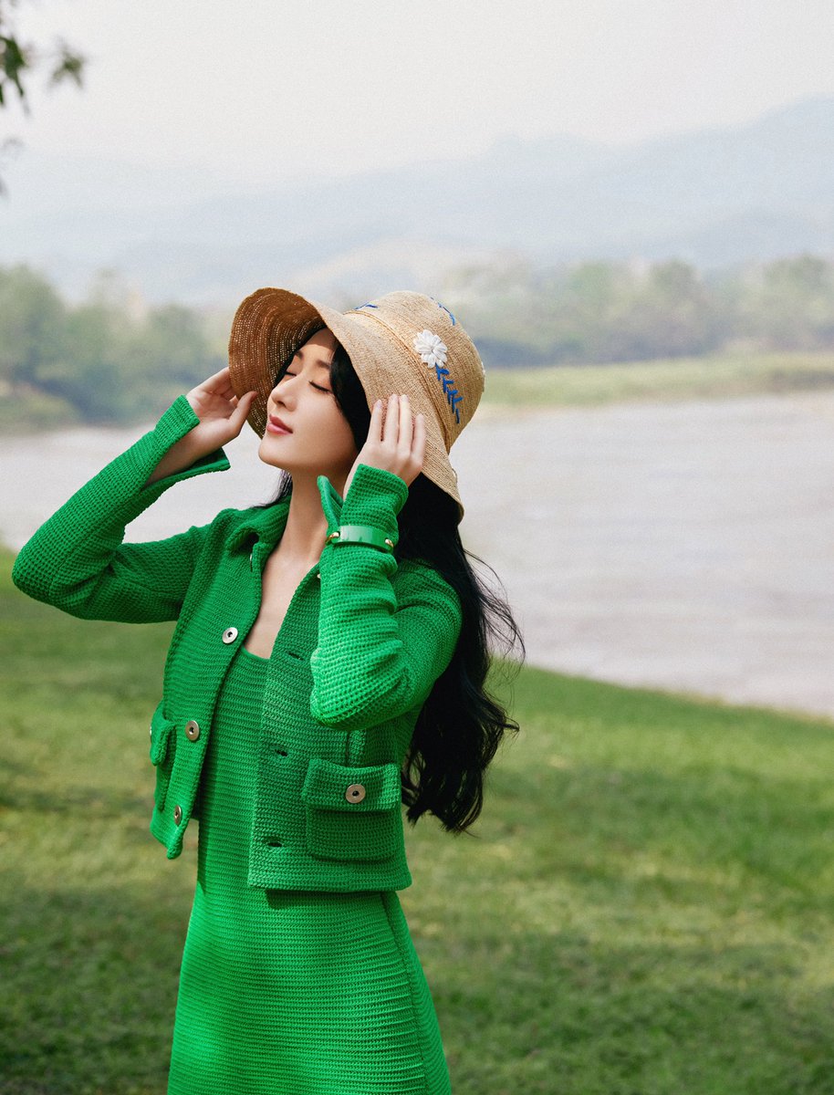 Hậu ly hôn Phùng Thiệu Phong, Triệu Lệ Dĩnh comeback với bộ ảnh thời trang, nhan sắc mặn mà lên thấy rõ 5 Hậu ly hôn Phùng Thiệu Phong, Triệu Lệ Dĩnh comeback với bộ ảnh thời trang, nhan sắc mặn mà lên thấy rõ 5