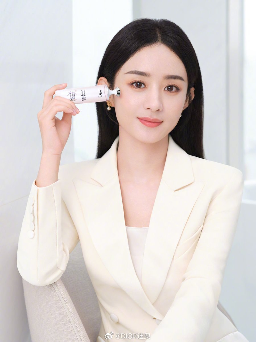 Hậu ly hôn Phùng Thiệu Phong, Triệu Lệ Dĩnh comeback với bộ ảnh thời trang, nhan sắc mặn mà lên thấy rõ 3 Hậu ly hôn Phùng Thiệu Phong, Triệu Lệ Dĩnh comeback với bộ ảnh thời trang, nhan sắc mặn mà lên thấy rõ 3