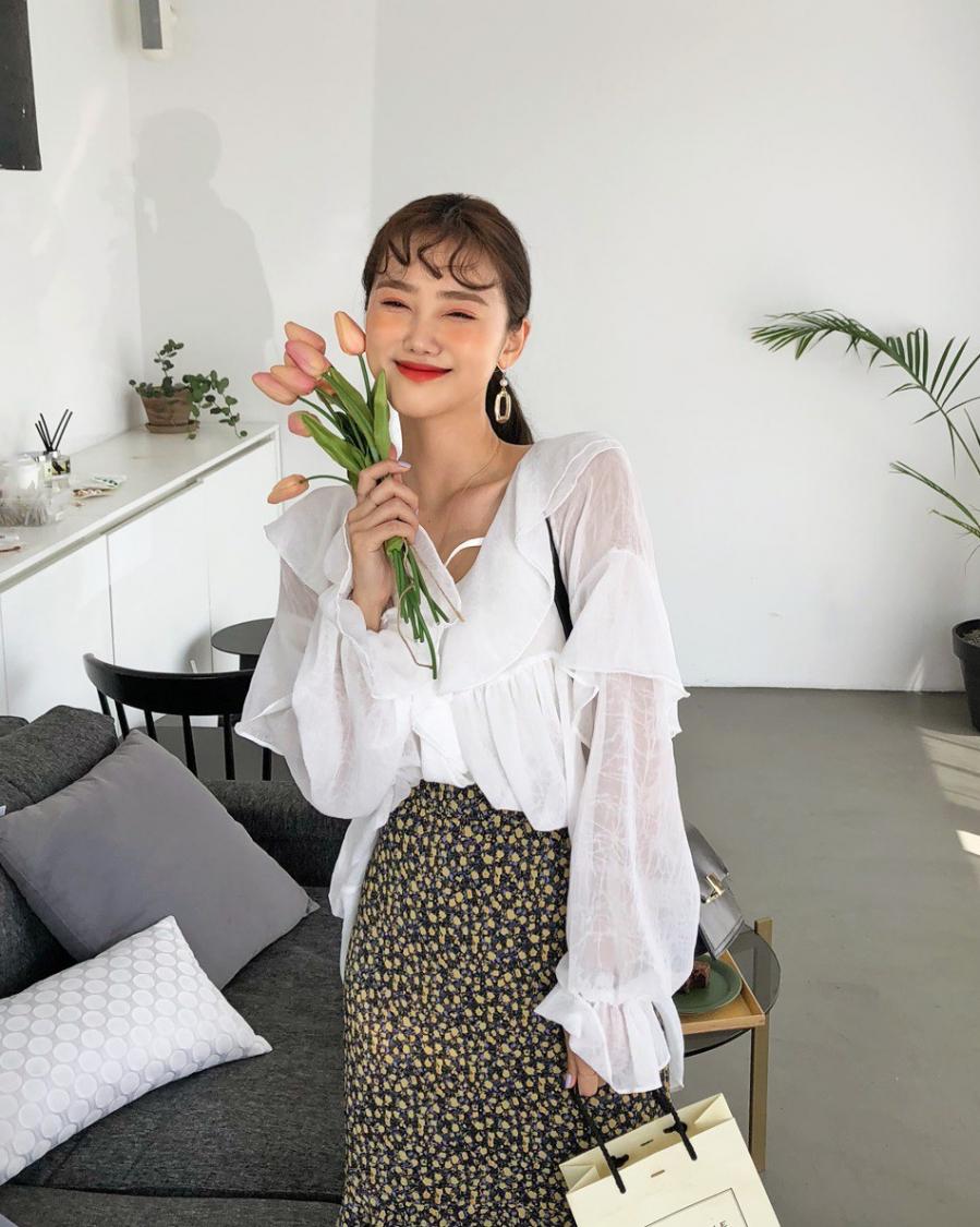 Diện áo blouse để 'dễ thở' hơn trong mùa nóng 6 Diện áo blouse để 'dễ thở' hơn trong mùa nóng 6
