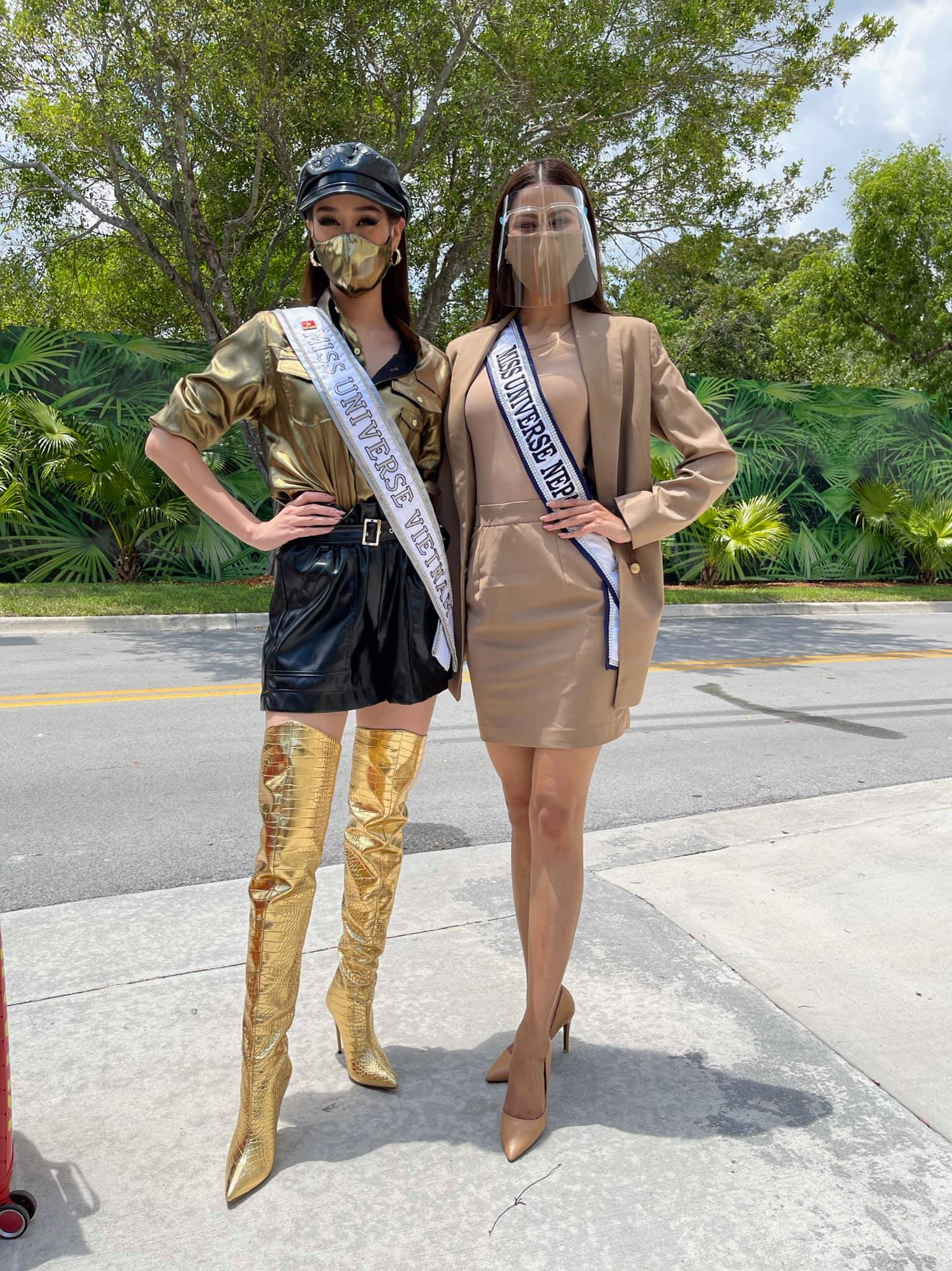 Khánh Vân lên đồ 'cực khét' trong ngày đầu nhập cuộc Miss Universe 2 Khánh Vân lên đồ 'cực khét' trong ngày đầu nhập cuộc Miss Universe 2