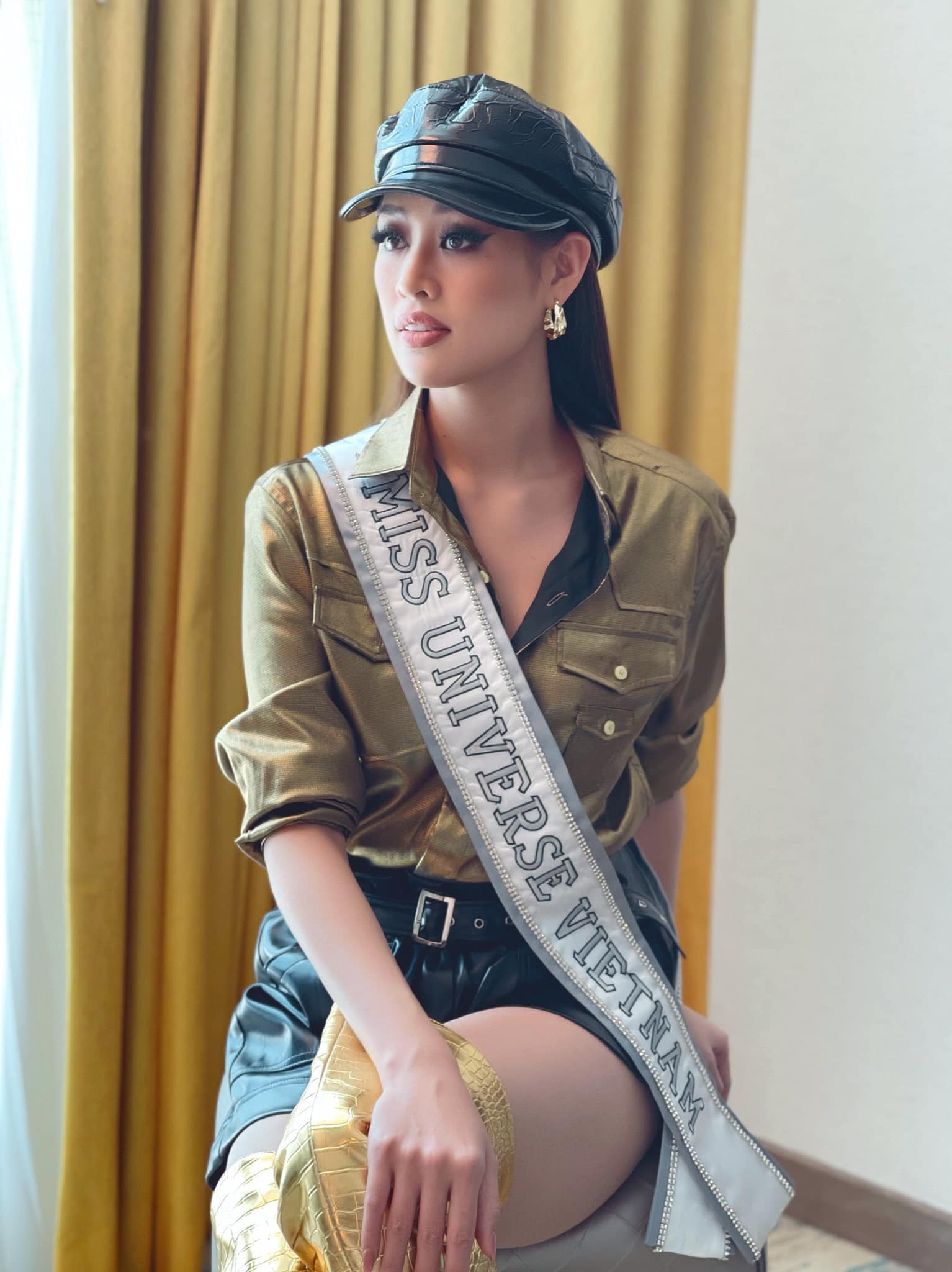 Khánh Vân lên đồ 'cực khét' trong ngày đầu nhập cuộc Miss Universe 6 Khánh Vân lên đồ 'cực khét' trong ngày đầu nhập cuộc Miss Universe 6