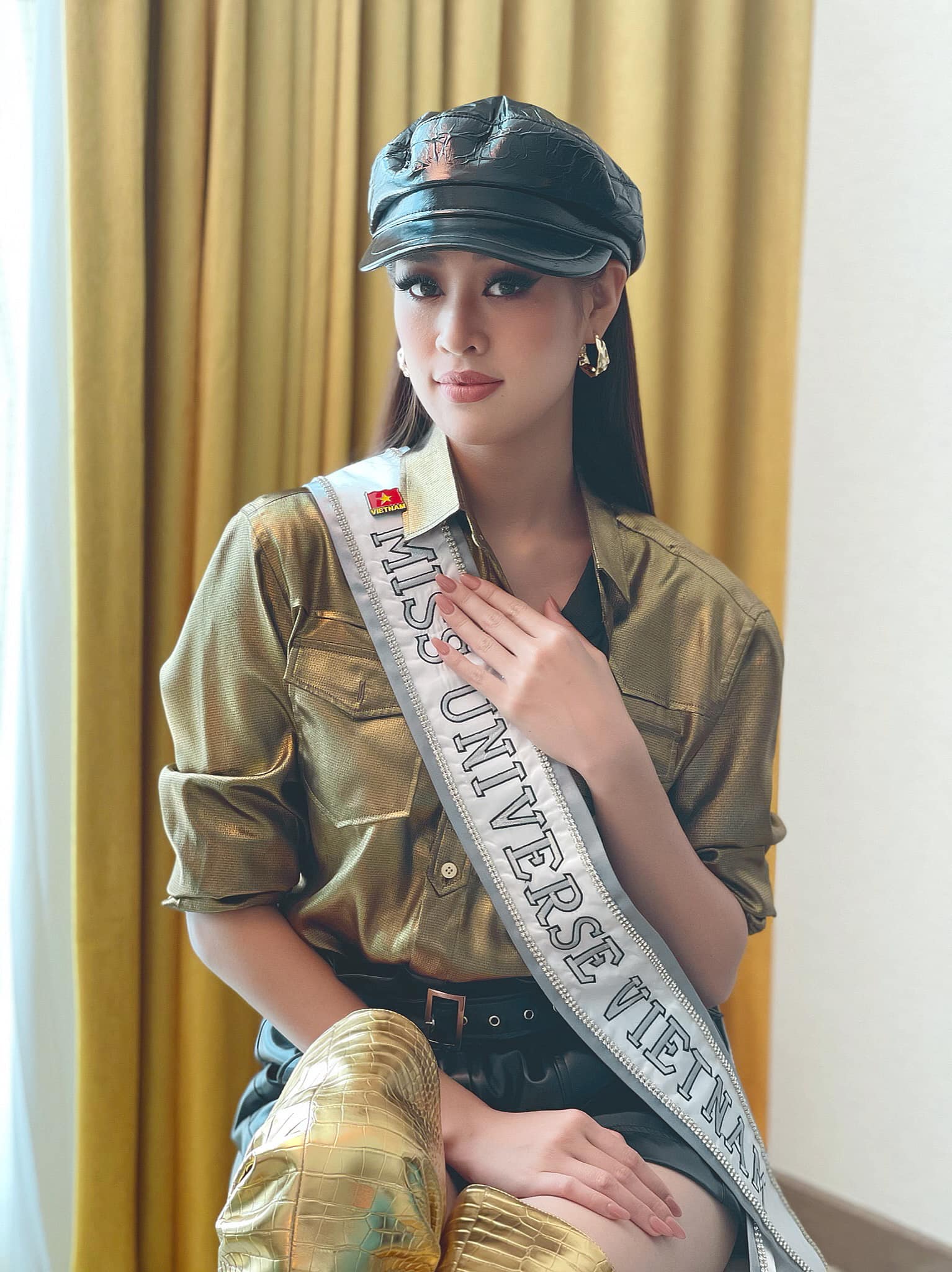 Khánh Vân lên đồ 'cực khét' trong ngày đầu nhập cuộc Miss Universe 3 Khánh Vân lên đồ 'cực khét' trong ngày đầu nhập cuộc Miss Universe 3