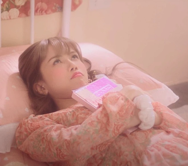 Xem MV mới của Thiều Bảo Trâm, netizen chỉ muốn tắt nhạc đi để xem váy áo thôi 6 Xem MV mới của Thiều Bảo Trâm, netizen chỉ muốn tắt nhạc đi để xem váy áo thôi 6