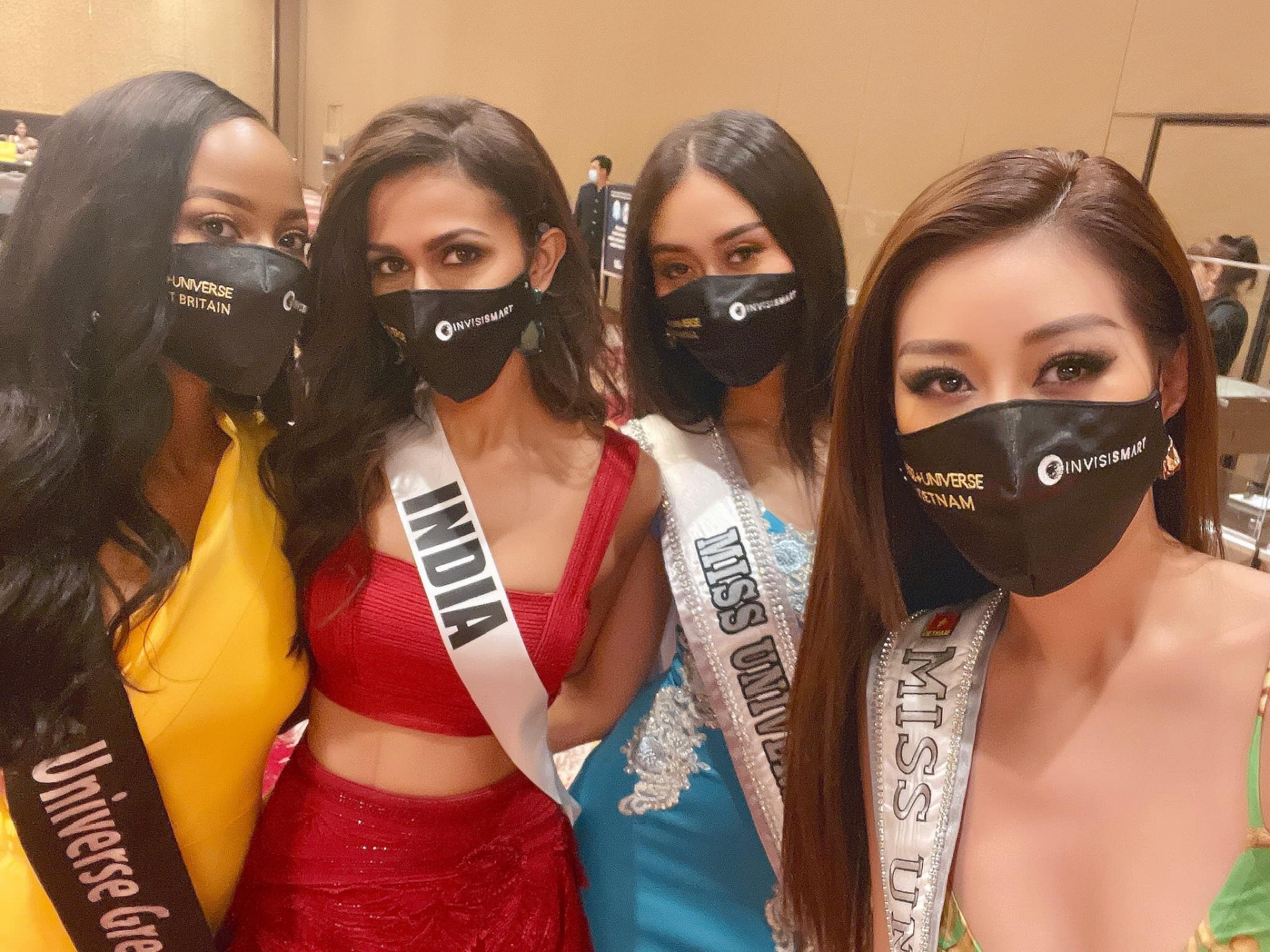 Thời trang ngày 2 của Khánh Vân tại Miss Universe 7 Thời trang ngày 2 của Khánh Vân tại Miss Universe 7