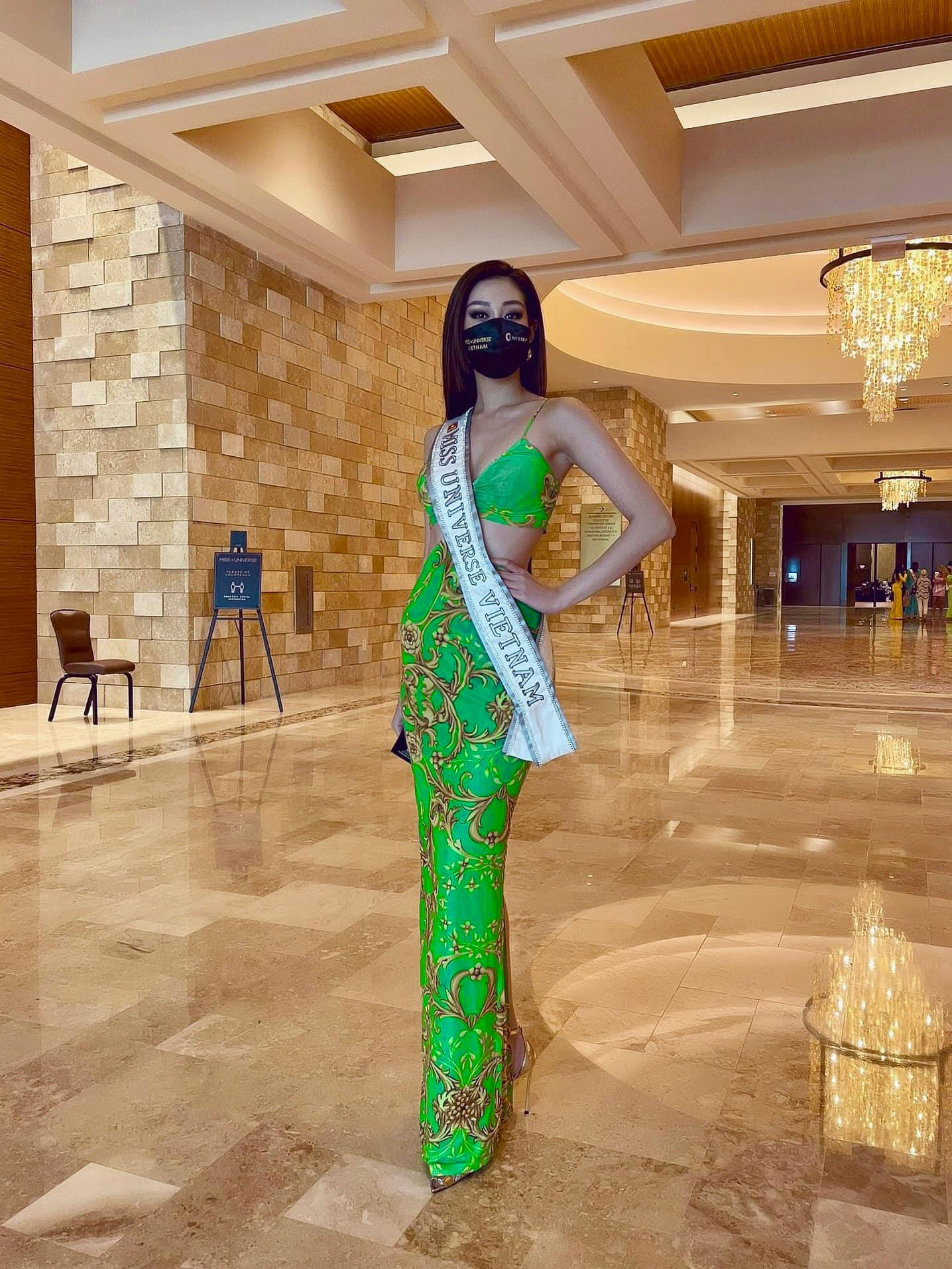 Thời trang ngày 2 của Khánh Vân tại Miss Universe 4 Thời trang ngày 2 của Khánh Vân tại Miss Universe 4