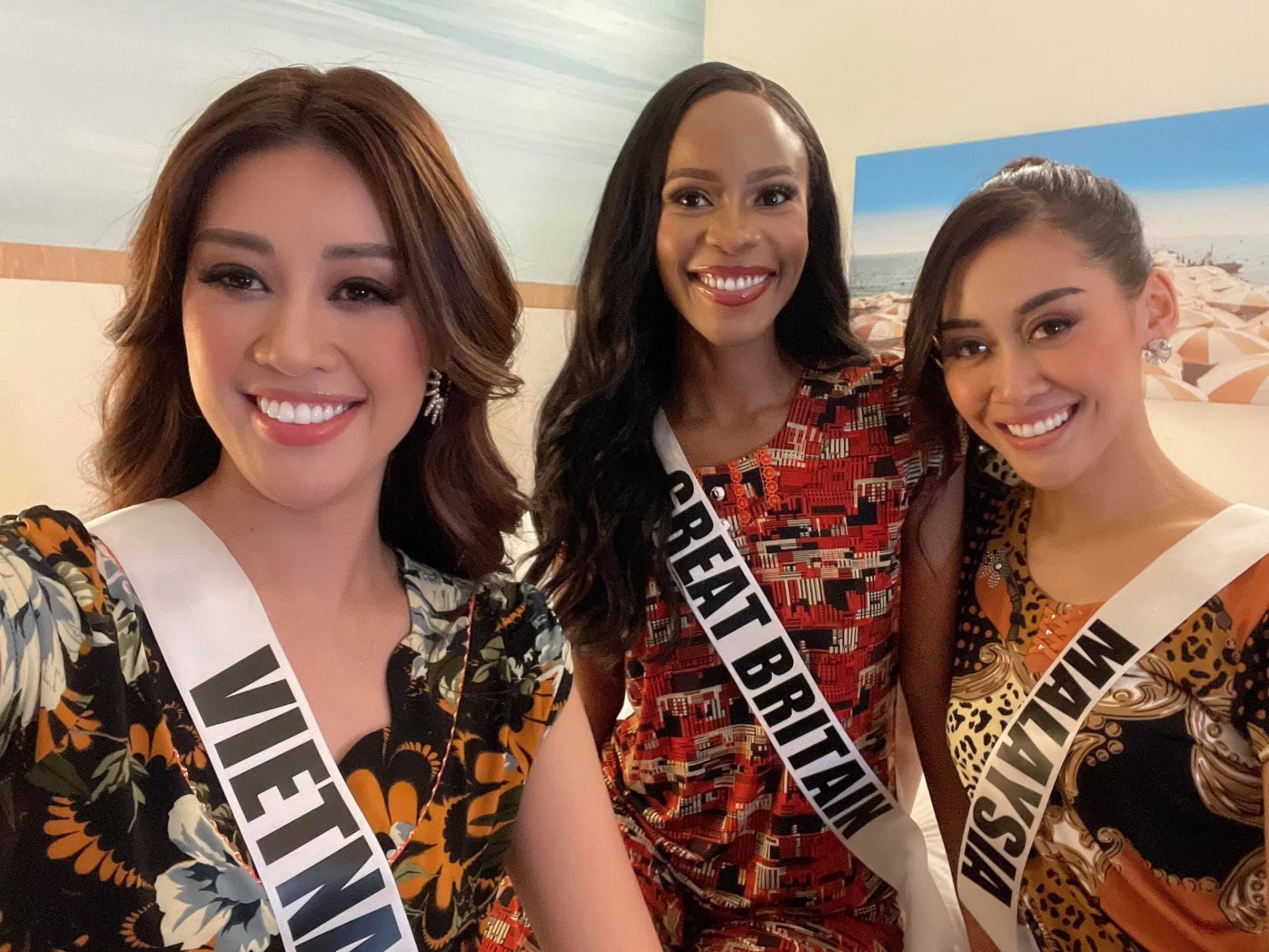 Ngày thứ 3 của Khánh Vân tại Miss Universe: Diện váy đính đá tựa vũ công, quyết tâm debut nhóm nhạc cùng hội chị em 14 Ngày thứ 3 của Khánh Vân tại Miss Universe: Diện váy đính đá tựa vũ công, quyết tâm debut nhóm nhạc cùng hội chị em 14