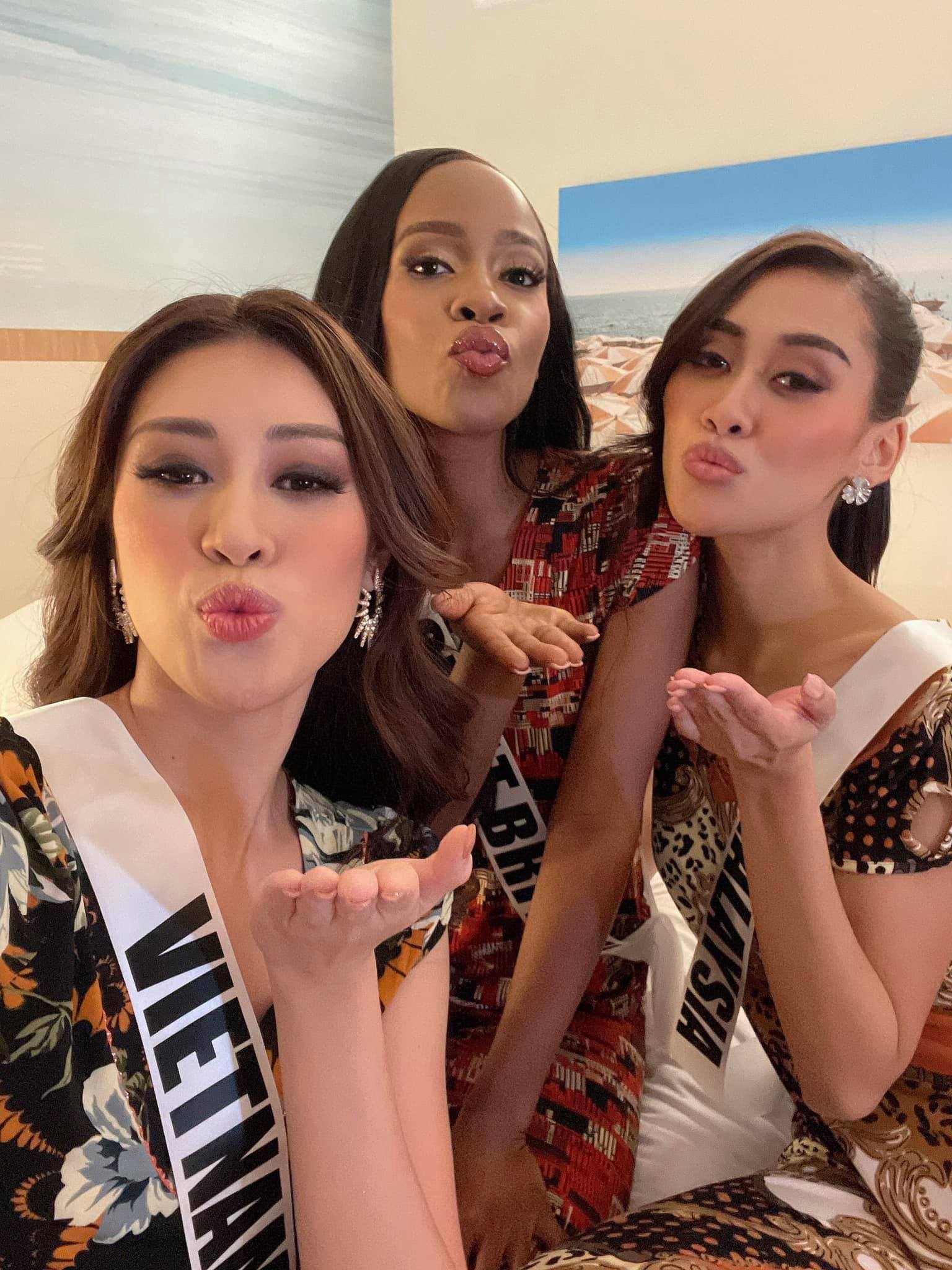 Ngày thứ 3 của Khánh Vân tại Miss Universe: Diện váy đính đá tựa vũ công, quyết tâm debut nhóm nhạc cùng hội chị em 13 Ngày thứ 3 của Khánh Vân tại Miss Universe: Diện váy đính đá tựa vũ công, quyết tâm debut nhóm nhạc cùng hội chị em 13