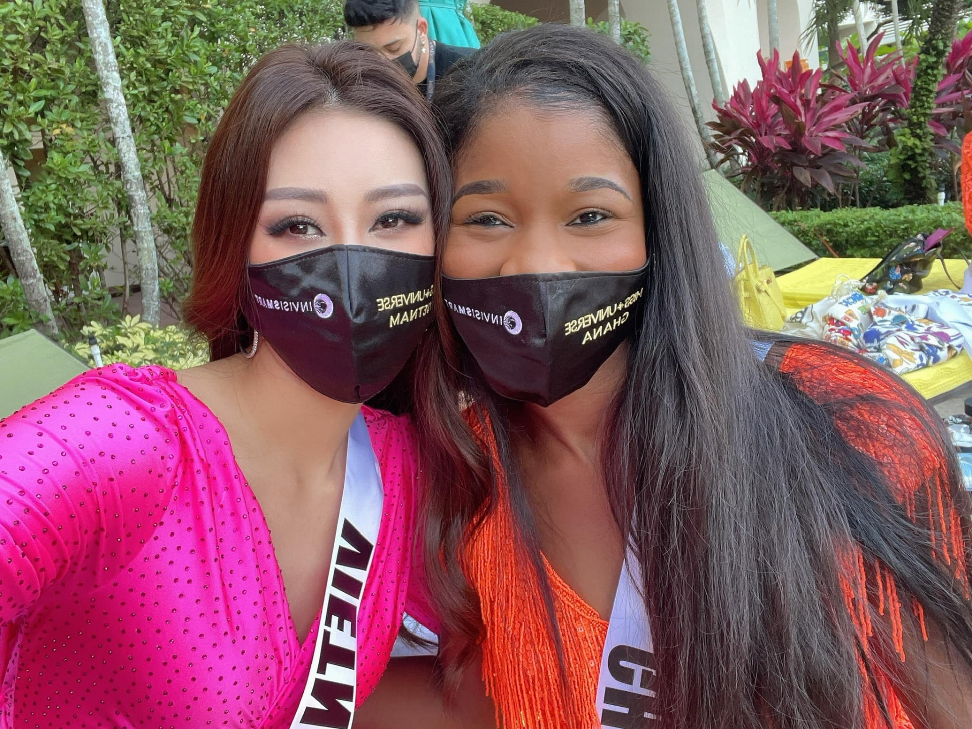 Ngày thứ 4 của Khánh Vân tại Miss Universe: 'Chặt chém' với váy hồng rực rỡ, tăng vọt thứ hạng từ top 21 lên top 12 4 Ngày thứ 4 của Khánh Vân tại Miss Universe: 'Chặt chém' với váy hồng rực rỡ, tăng vọt thứ hạng từ top 21 lên top 12 4