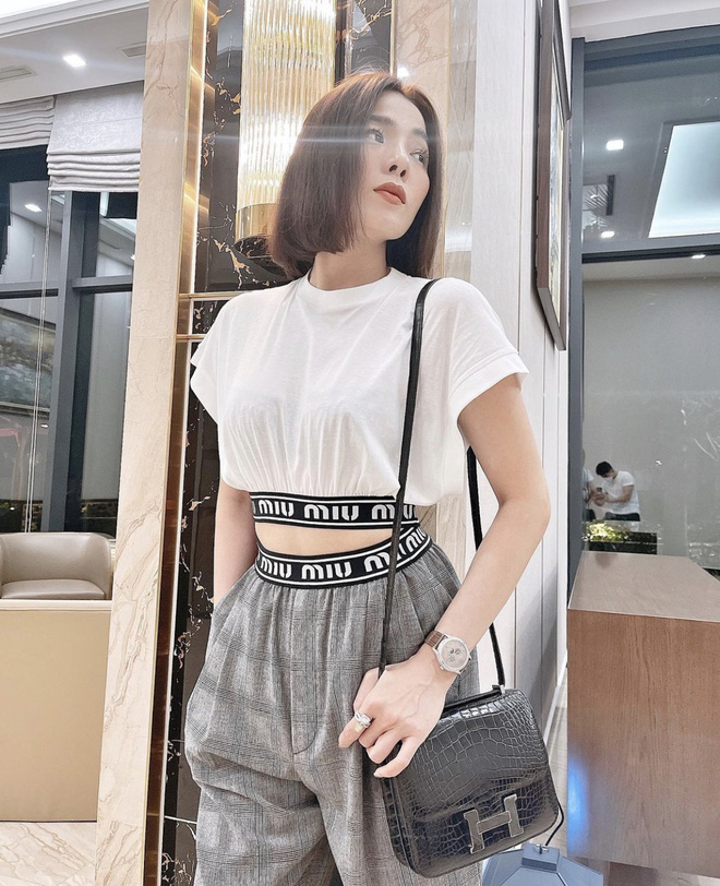 Thời trang sao Việt tuần qua: Ngọc Trinh, Lệ Quyên lên đồ hiệu 'cực khét', Chi Pu khác lạ, nhận mãi chẳng ra 2 Thời trang sao Việt tuần qua: Ngọc Trinh, Lệ Quyên lên đồ hiệu 'cực khét', Chi Pu khác lạ, nhận mãi chẳng ra 2