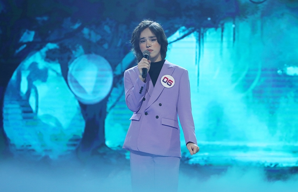 Hết nhí nhố trên MXH, Trần Đức Bo lại 'cầm mic' đi hát, tính lấn sân sang làm ca sĩ hay gì? 3 Hết nhí nhố trên MXH, Trần Đức Bo lại 'cầm mic' đi hát, tính lấn sân sang làm ca sĩ hay gì? 3