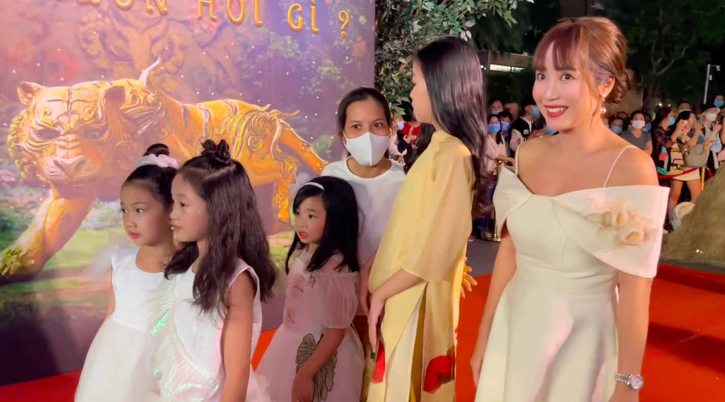 Ái nữ của cố diễn viên Mai Phương càng lớn càng giống mẹ, say sưa hát nhạc Mỹ Tâm khiến khán giả nghẹn ngào 5 Ái nữ của cố diễn viên Mai Phương càng lớn càng giống mẹ, say sưa hát nhạc Mỹ Tâm khiến khán giả nghẹn ngào 5