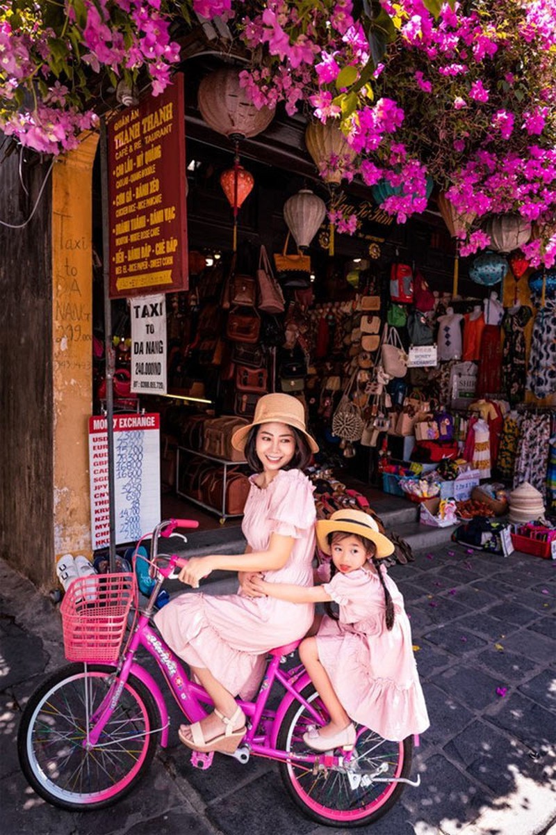 Ái nữ của cố diễn viên Mai Phương càng lớn càng giống mẹ, say sưa hát nhạc Mỹ Tâm khiến khán giả nghẹn ngào 4 Ái nữ của cố diễn viên Mai Phương càng lớn càng giống mẹ, say sưa hát nhạc Mỹ Tâm khiến khán giả nghẹn ngào 4