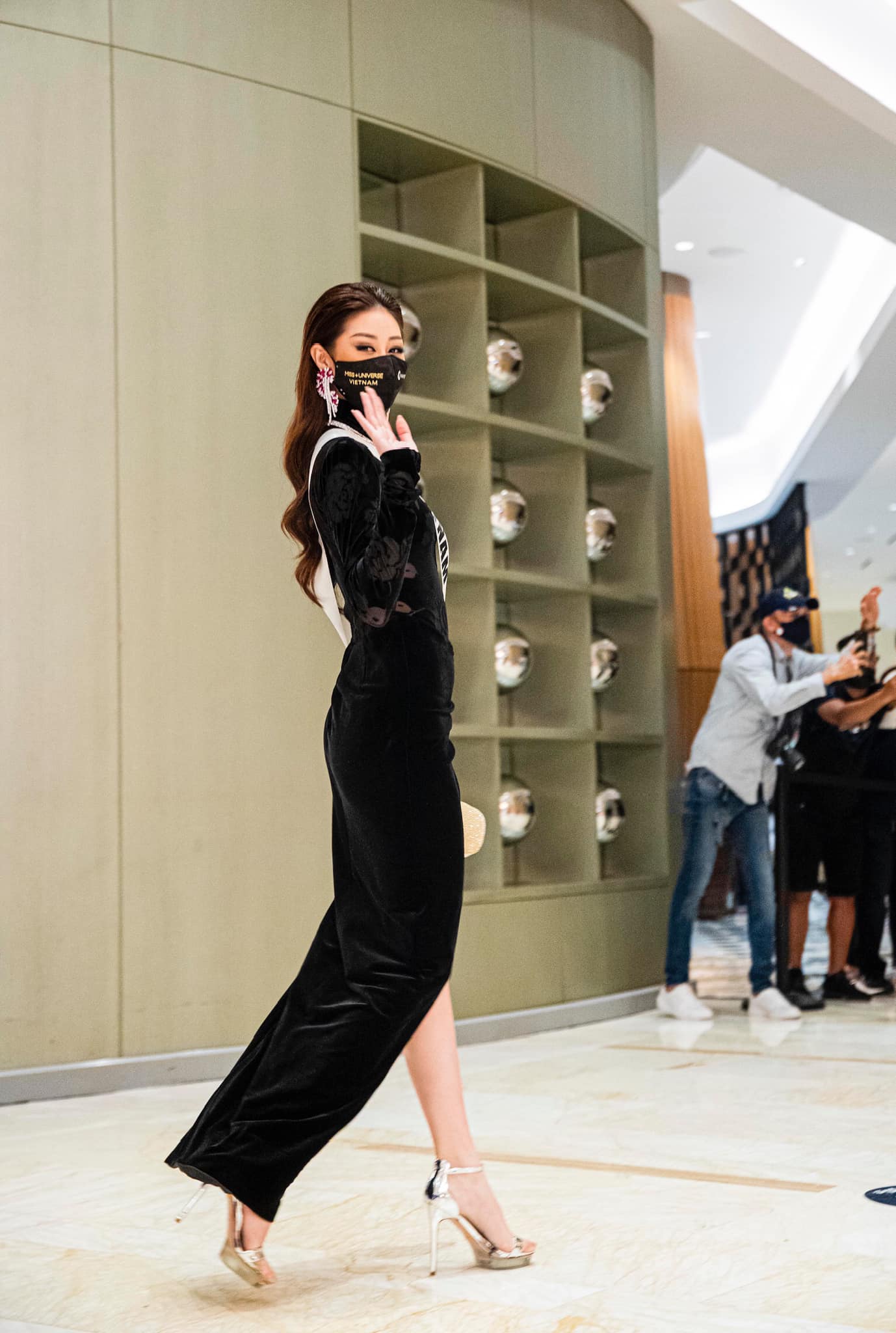 Ngày thứ 7 của Khánh Vân tại Miss Universe: Trang phục ngày càng hầm hố, khẳng định đẳng cấp ‘không phải dạng vừa’ 2
