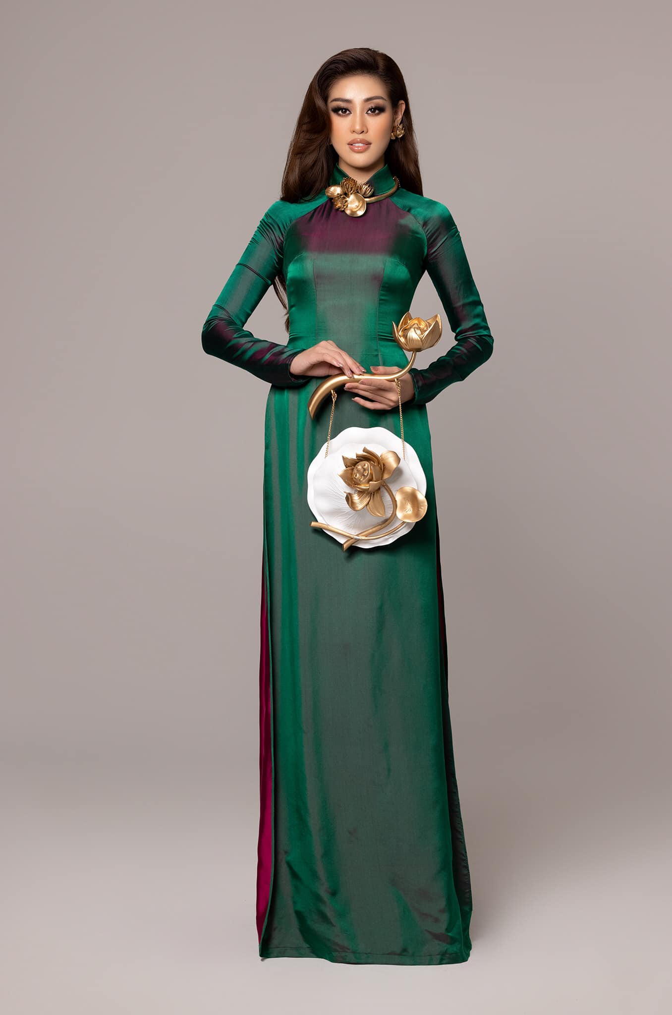 Khánh Vân thướt tha trong tà áo dài, đúng chuẩn 'quốc sắc thiên hương' trước thềm bán kết Miss Universe 5 Khánh Vân thướt tha trong tà áo dài, đúng chuẩn 'quốc sắc thiên hương' trước thềm bán kết Miss Universe 5