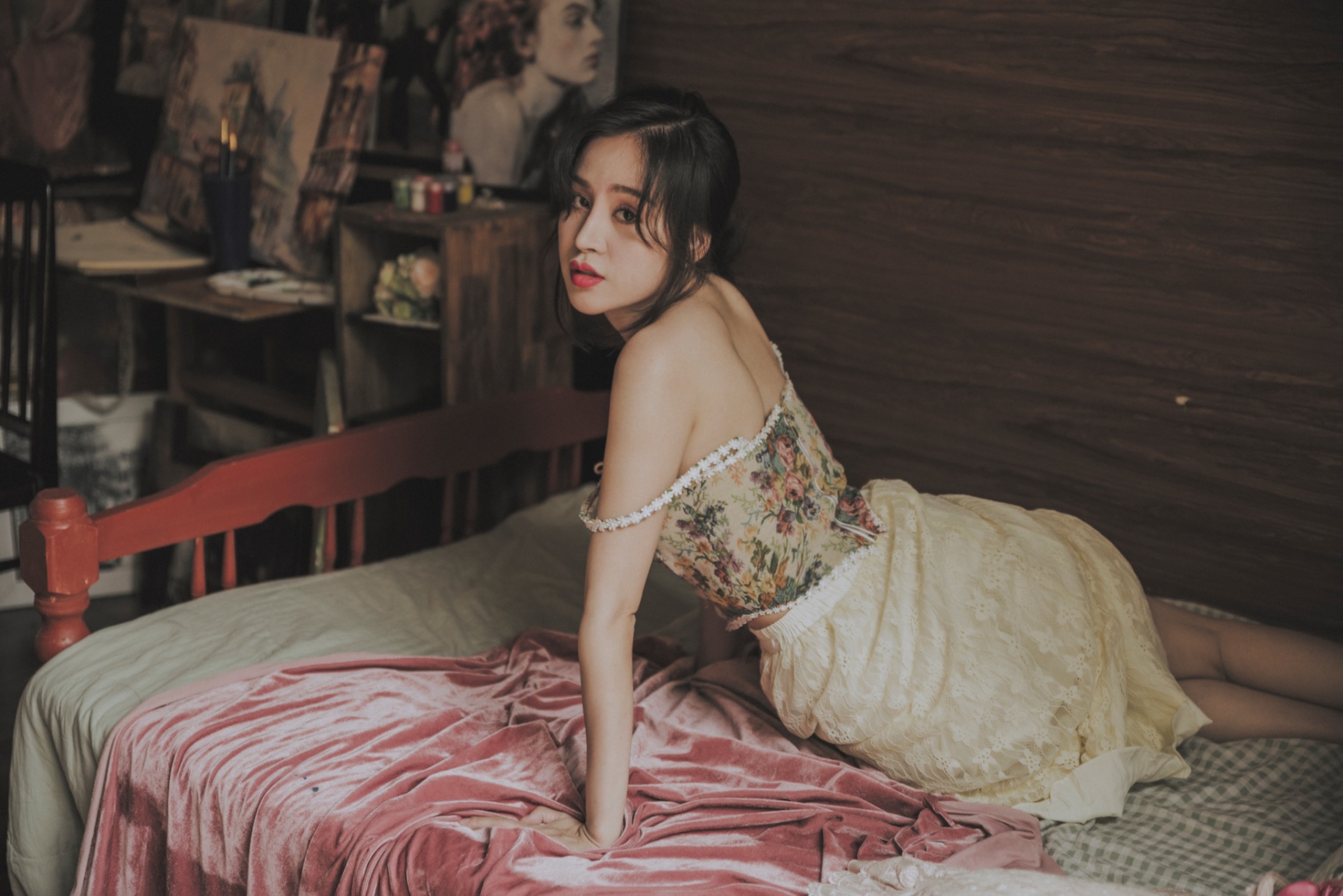 Mê đắm trước sắc vóc đẹp đến 'xiêu lòng' của Bà Tưng sau nhiều năm lui cung 10 Mê đắm trước sắc vóc đẹp đến 'xiêu lòng' của Bà Tưng sau nhiều năm lui cung 10