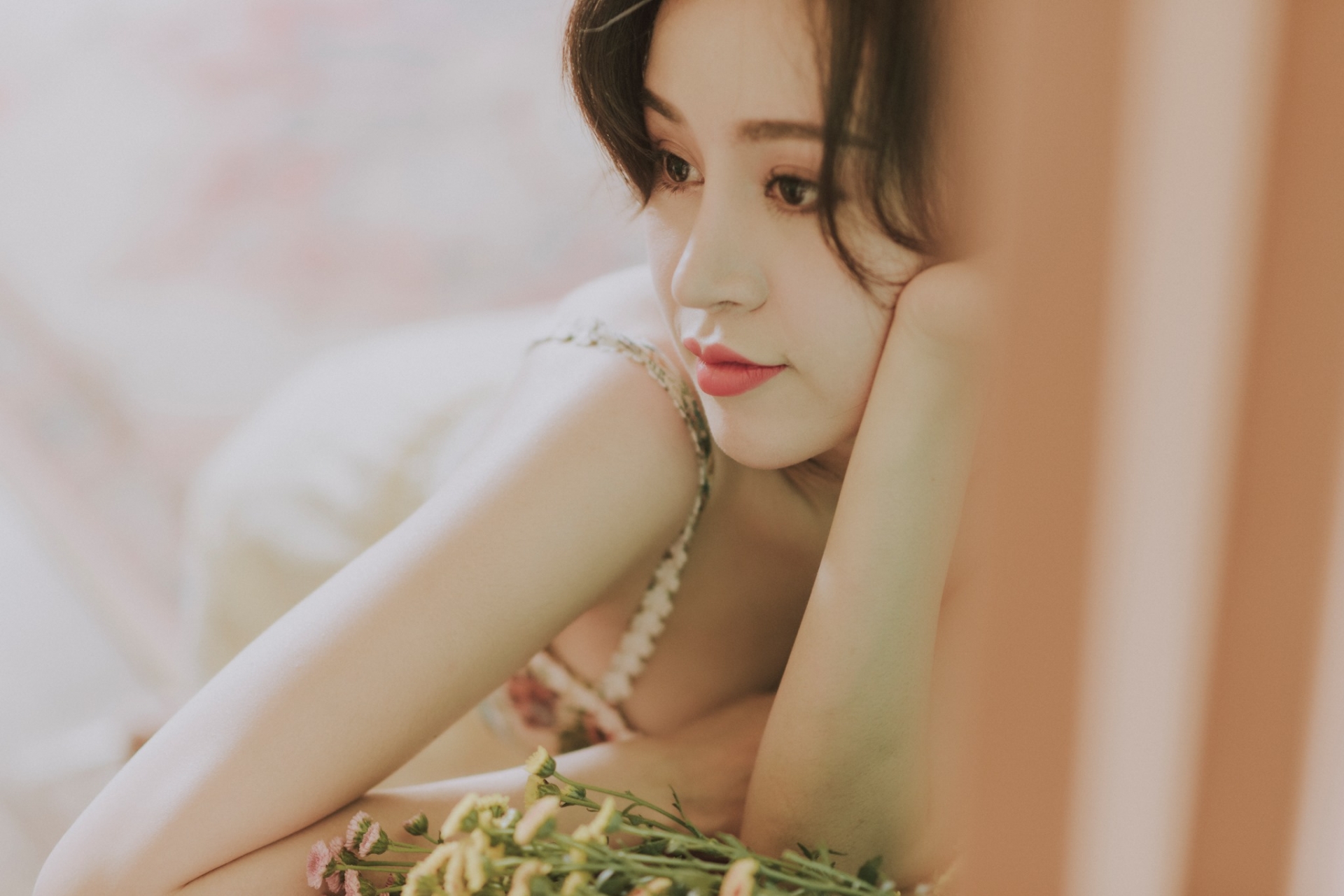 Mê đắm trước sắc vóc đẹp đến 'xiêu lòng' của Bà Tưng sau nhiều năm lui cung 6 Mê đắm trước sắc vóc đẹp đến 'xiêu lòng' của Bà Tưng sau nhiều năm lui cung 6