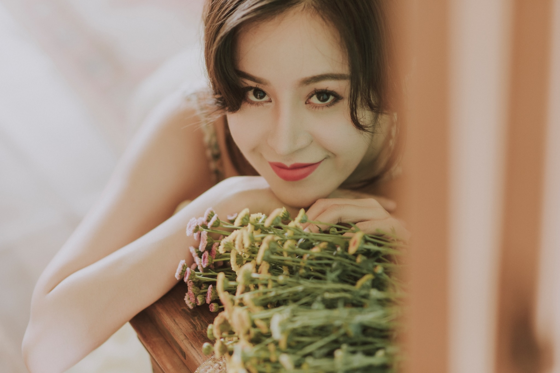 Mê đắm trước sắc vóc đẹp đến 'xiêu lòng' của Bà Tưng sau nhiều năm lui cung 3 Mê đắm trước sắc vóc đẹp đến 'xiêu lòng' của Bà Tưng sau nhiều năm lui cung 3