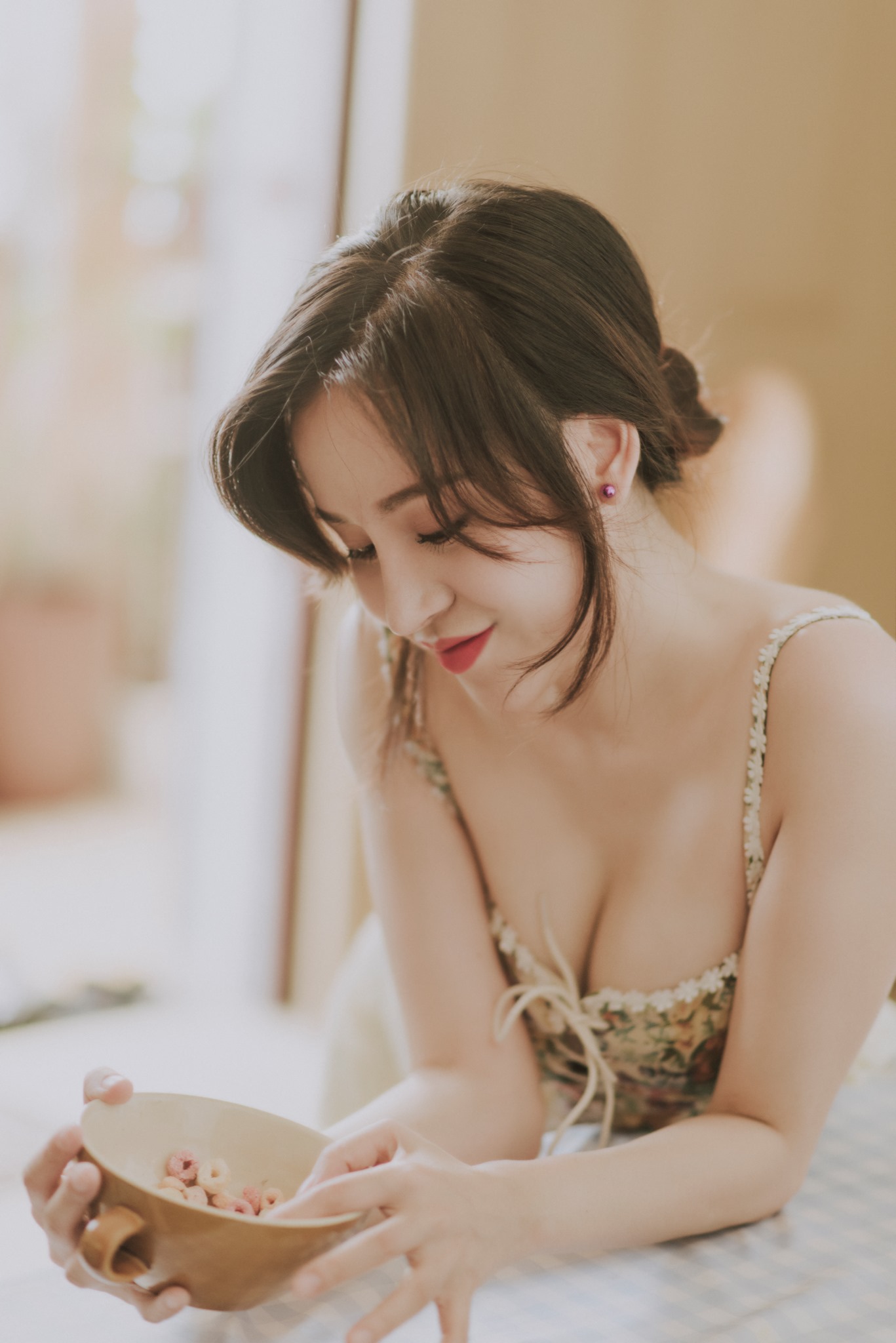 Mê đắm trước sắc vóc đẹp đến 'xiêu lòng' của Bà Tưng sau nhiều năm lui cung 1 Mê đắm trước sắc vóc đẹp đến 'xiêu lòng' của Bà Tưng sau nhiều năm lui cung 1