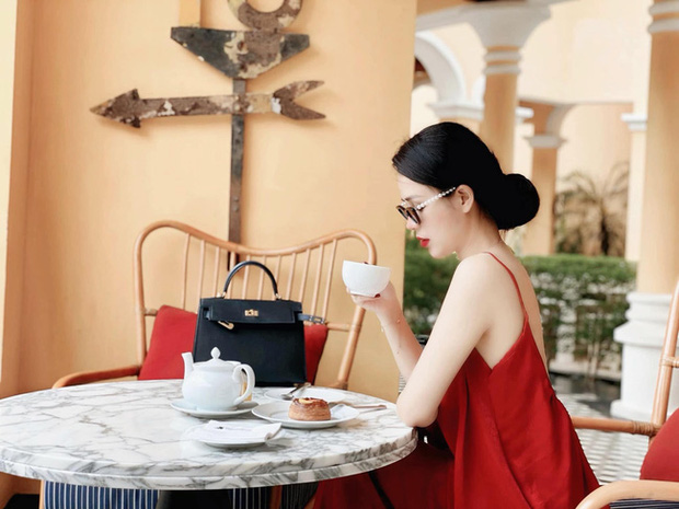 Minh của ‘Hướng dương ngược nắng’: Trên phim ăn bận quê mùa, ngoài đời sang chảnh, lên đồ cực khét 4 Minh của ‘Hướng dương ngược nắng’: Trên phim ăn bận quê mùa, ngoài đời sang chảnh, lên đồ cực khét 4