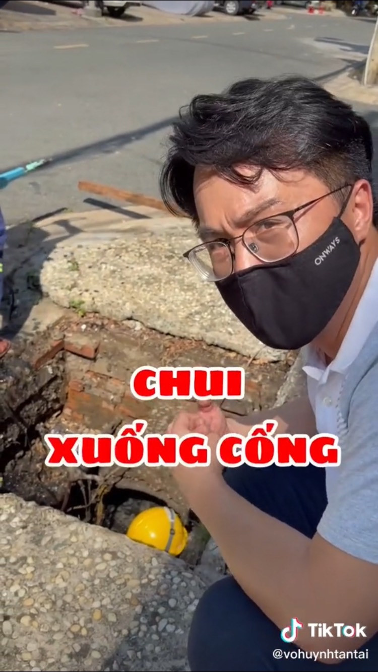 Ngẹn ngào hình ảnh công nhân môi trường run rẩy, đầm mình trong nước cống giữa cái nắng 37 độ: Tôi yêu nghề này lắm 5 Ngẹn ngào hình ảnh công nhân môi trường run rẩy, đầm mình trong nước cống giữa cái nắng 37 độ: Tôi yêu nghề này lắm 5