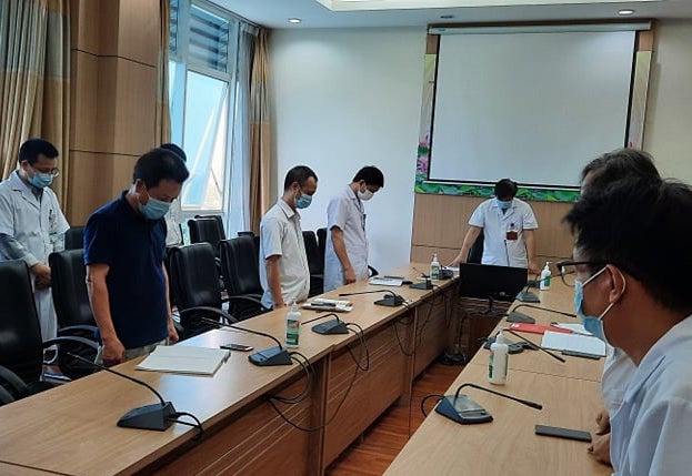 Ngẹn ngào câu chuyện bác sĩ BV Bệnh viện nhiệt đới Trung ương không thể về khi mẹ qua đời: Dịch bệnh chưa bao giờ ‘tàn nhẫn’ đến vậy 2 Ngẹn ngào câu chuyện bác sĩ BV Bệnh viện nhiệt đới Trung ương không thể về khi mẹ qua đời: Dịch bệnh chưa bao giờ ‘tàn nhẫn’ đến vậy 2