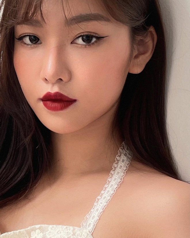 Hot girl Instagram chia sẻ 3 bước trang điểm mắt 'bao đơn giản - bao đẹp' 2 Hot girl Instagram chia sẻ 3 bước trang điểm mắt 'bao đơn giản - bao đẹp' 2