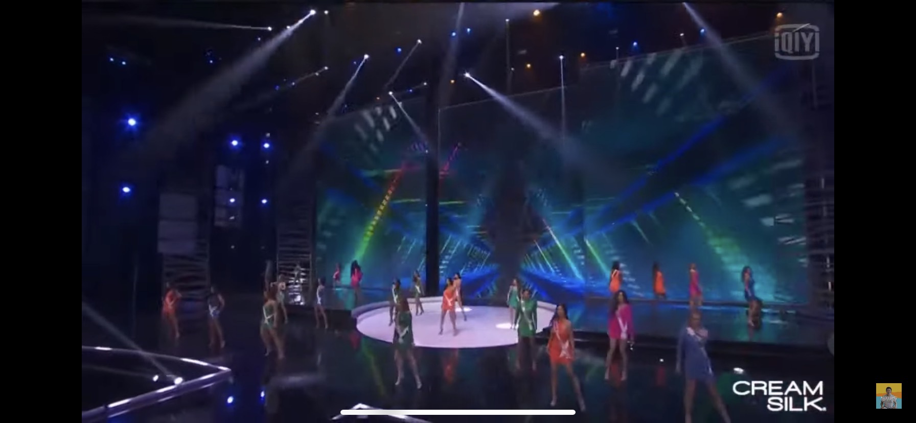 Trực tiếp Chung kết Miss Universe: Khánh Vân xuất hiện đầy lừng lẫy, trang phục dân tộc xuất sắc nhất thuộc về Myanmar 1 Trực tiếp Chung kết Miss Universe: Khánh Vân xuất hiện đầy lừng lẫy, trang phục dân tộc xuất sắc nhất thuộc về Myanmar 1