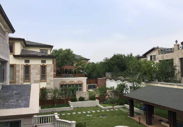 Cuộc sống hậu ly hôn của Triệu Lệ Dĩnh: Cưỡi xe sang, một mình đi về biệt thự gần 300 tỷ và sẵn sàng bắt đầu cuộc sống mới 5 Cuộc sống hậu ly hôn của Triệu Lệ Dĩnh: Cưỡi xe sang, một mình đi về biệt thự gần 300 tỷ và sẵn sàng bắt đầu cuộc sống mới 5