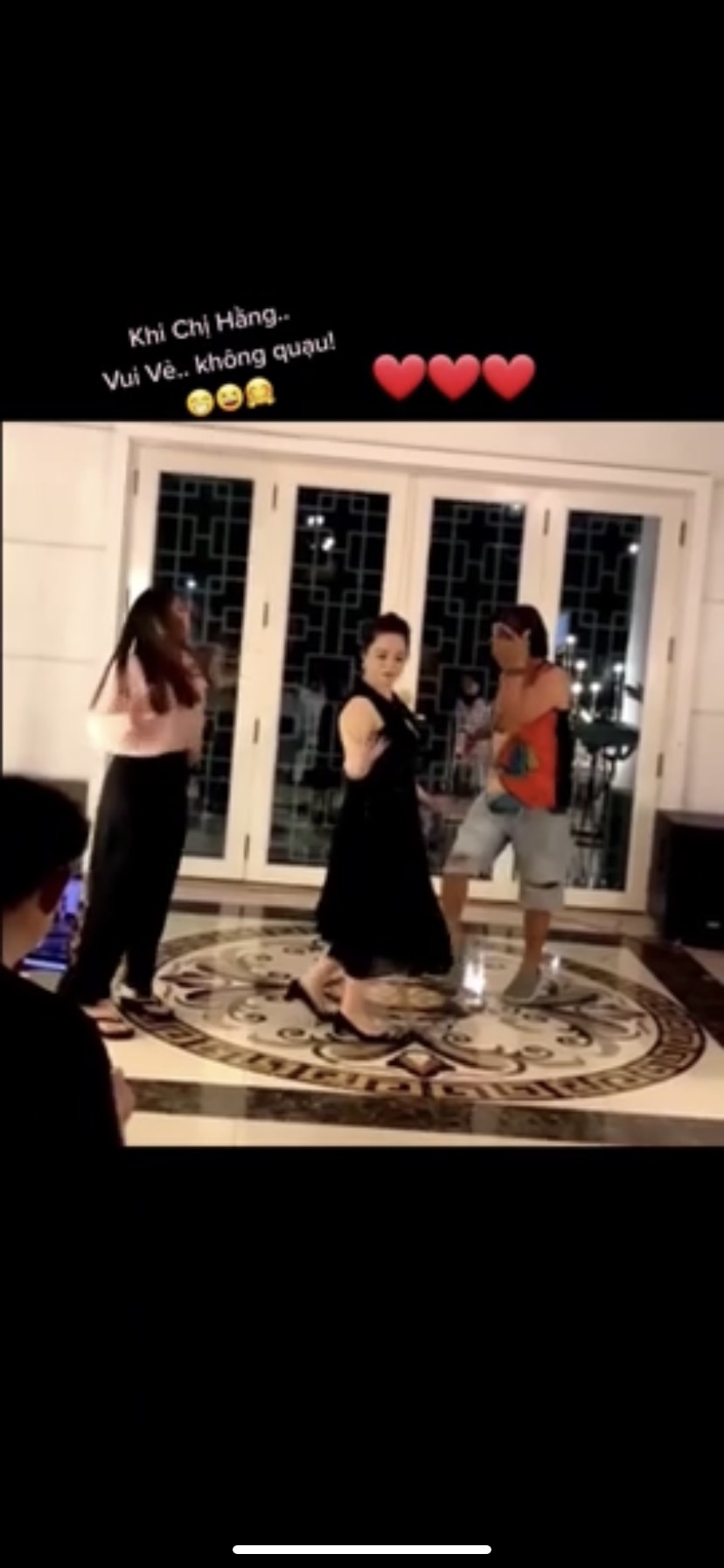 Nhí nhảnh như đại gia Phương Hằng, nhảy múa 'banh nóc' cùng người thân, khác hẳn khi livestream trên mạng 5 Nhí nhảnh như đại gia Phương Hằng, nhảy múa 'banh nóc' cùng người thân, khác hẳn khi livestream trên mạng 5
