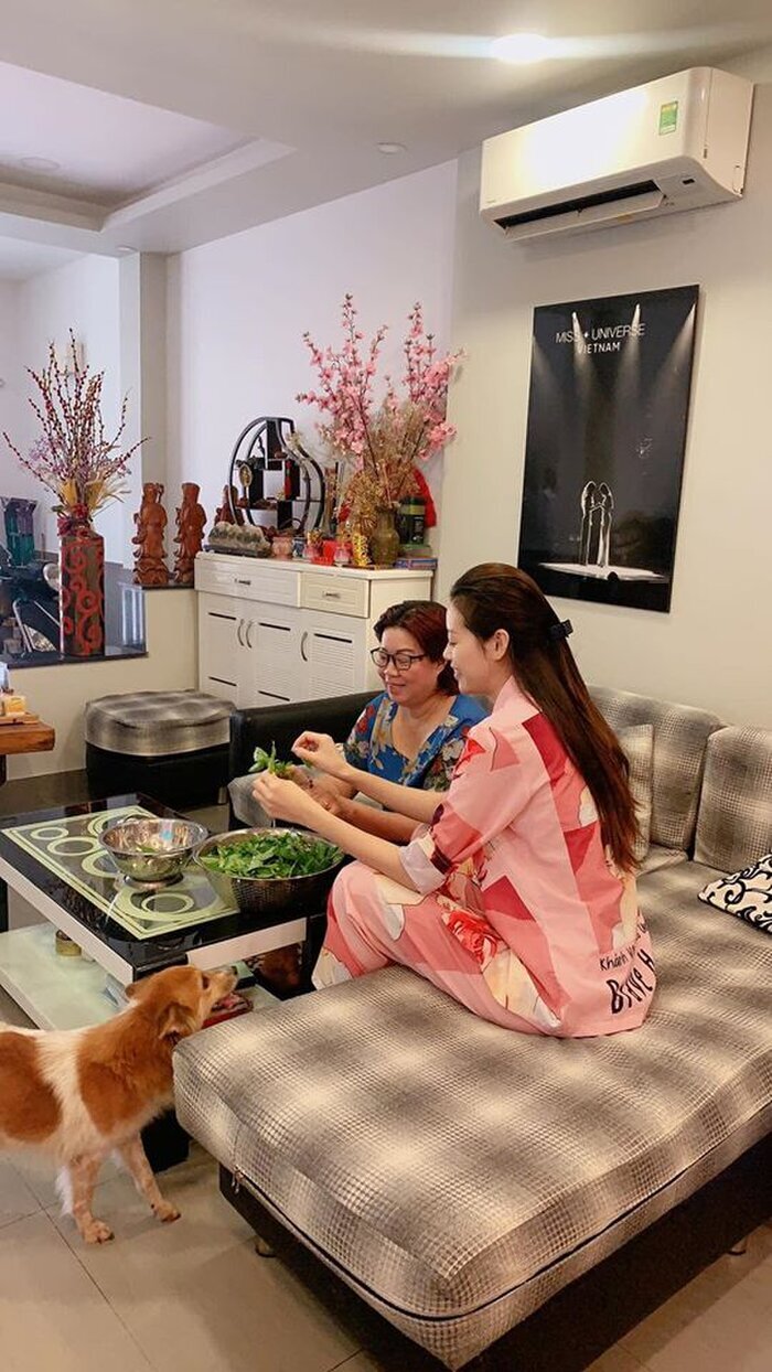 Khánh Vân bật khóc nức nở khi thấy lời chúc của ba mẹ, nàng hậu đã làm rất tốt, hàng triệu khán giả chờ cô ngày trở về 5 Khánh Vân bật khóc nức nở khi thấy lời chúc của ba mẹ, nàng hậu đã làm rất tốt, hàng triệu khán giả chờ cô ngày trở về 5