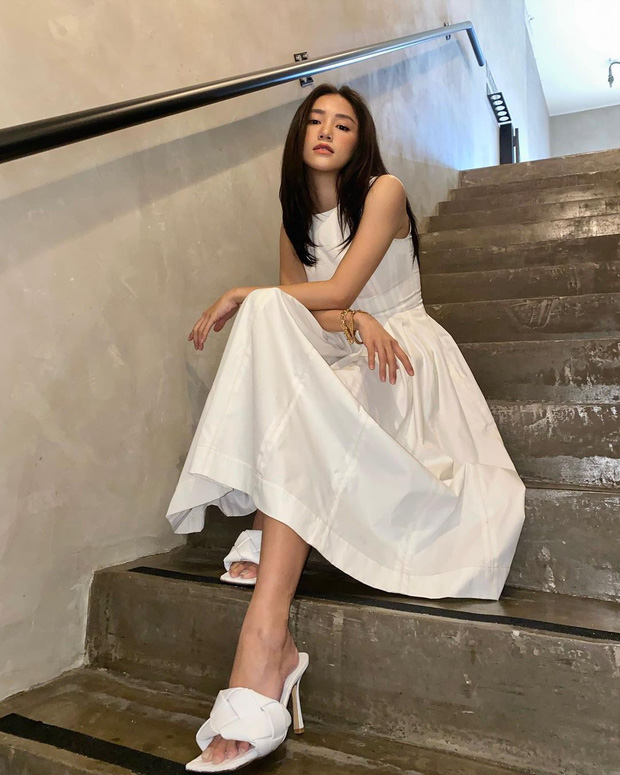 Sắc trắng thống trị thời trang sao Việt tuần qua: Hiền Hồ hóa quý cô cổ điển, Bảo Thy nền nã tựa gái đôi mươi 4 Sắc trắng thống trị thời trang sao Việt tuần qua: Hiền Hồ hóa quý cô cổ điển, Bảo Thy nền nã tựa gái đôi mươi 4