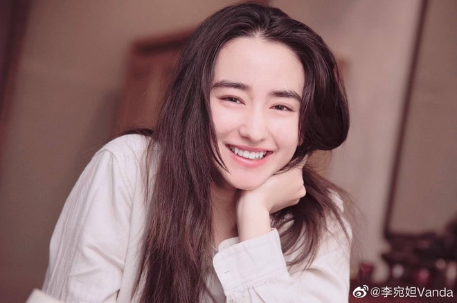 Nhan sắc tuổi 18 khiến 'hoa nhường nguyệt thẹn' của mỹ nhân phim 'Diệp Vấn' 4 Nhan sắc tuổi 18 khiến 'hoa nhường nguyệt thẹn' của mỹ nhân phim 'Diệp Vấn' 4