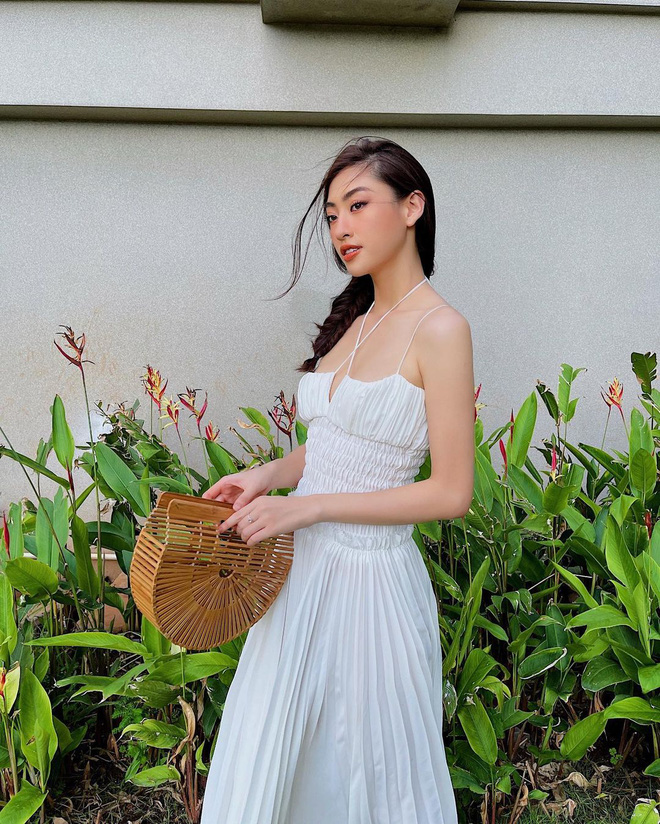 Những kiểu váy hai dây khiến sao Việt mê mệt, từ Hà Hồ, Minh Hằng, Hà Tăng, Lan Ngọc đều nô nức 'mua lấy mua để' 7 Những kiểu váy hai dây khiến sao Việt mê mệt, từ Hà Hồ, Minh Hằng, Hà Tăng, Lan Ngọc đều nô nức 'mua lấy mua để' 7