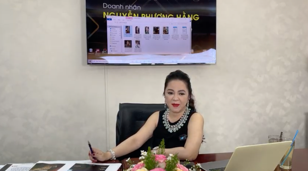 Đại gia Phương Hằng mỗi lần livestream đều như mở show diễn trang sức, đến các 'thánh đồ hiệu' cũng đành chào thua 4 Đại gia Phương Hằng mỗi lần livestream đều như mở show diễn trang sức, đến các 'thánh đồ hiệu' cũng đành chào thua 4