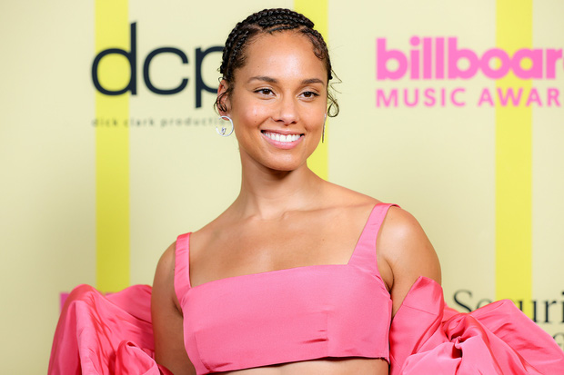Thời trang siêu thảm đỏ Billboard Music Awards 2021: Jonas Brothers có màn tái ngộ đáng nhớ, Doja Cat hóa ‘ngựa vằn’ 6 Thời trang siêu thảm đỏ Billboard Music Awards 2021: Jonas Brothers có màn tái ngộ đáng nhớ, Doja Cat hóa ‘ngựa vằn’ 6