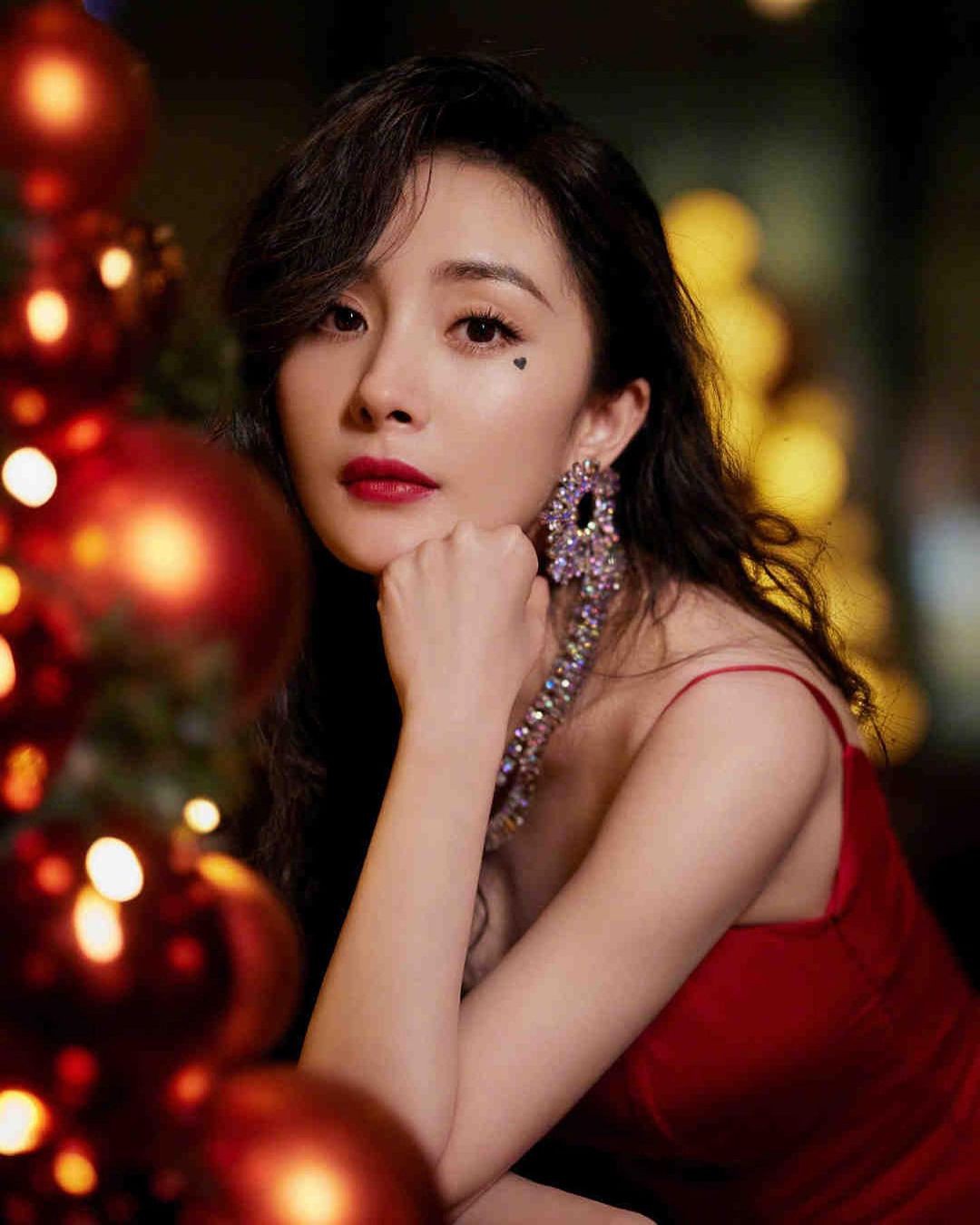 Dương Mịch 'đọ' sắc cùng Địch Lệ Nhiệt Ba, Cnet 'vò đầu bứt tai' bình chọn nhất nhì 7 Dương Mịch 'đọ' sắc cùng Địch Lệ Nhiệt Ba, Cnet 'vò đầu bứt tai' bình chọn nhất nhì 7