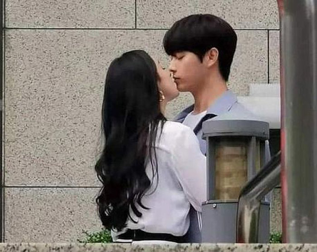 Dương Mịch 'ngã lòng' Hứa Khải, netizen 'rần rần' đẩy thuyền, quên luôn cả Ngụy Đại Huân 4 Dương Mịch 'ngã lòng' Hứa Khải, netizen 'rần rần' đẩy thuyền, quên luôn cả Ngụy Đại Huân 4