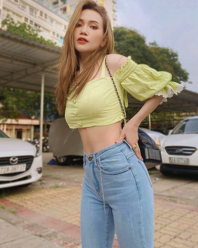 Thời trang sao Việt tuần qua: Hồ Ngọc Hà, Minh Hằng 'mê mệt' với trang phục pastel, Thanh Hằng nền nã hết mực 4 Thời trang sao Việt tuần qua: Hồ Ngọc Hà, Minh Hằng 'mê mệt' với trang phục pastel, Thanh Hằng nền nã hết mực 4