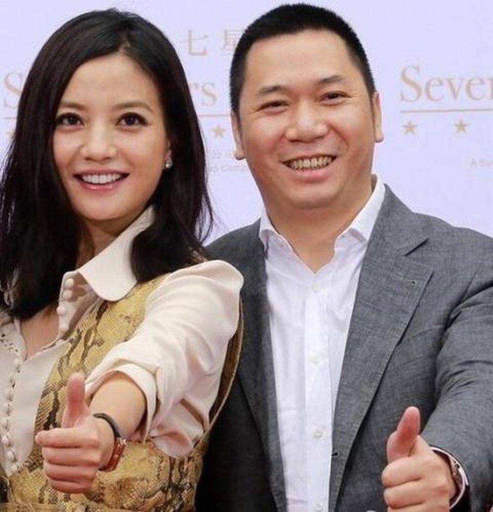 Đại gia Huỳnh Hữu Long xóa sạch ảnh của Triệu Vy, chính thức 'đường ai nấy đi'? 2 Đại gia Huỳnh Hữu Long xóa sạch ảnh của Triệu Vy, chính thức 'đường ai nấy đi'? 2
