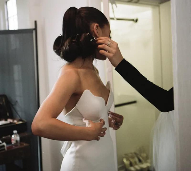 Chiêm ngưỡng trang phục cưới đẹp tựa 'nữ hoàng' của Ariana Grande 9 Chiêm ngưỡng trang phục cưới đẹp tựa 'nữ hoàng' của Ariana Grande 9
