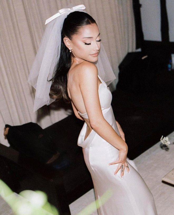 Chiêm ngưỡng trang phục cưới đẹp tựa 'nữ hoàng' của Ariana Grande 5 Chiêm ngưỡng trang phục cưới đẹp tựa 'nữ hoàng' của Ariana Grande 5