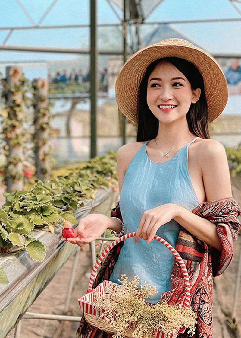 Bộ sưu tập đồ bơi ‘mỏng như giấy’ của hot girl Vũ Thị Anh Thư, dân tình 'ngộp thở' 5 Bộ sưu tập đồ bơi ‘mỏng như giấy’ của hot girl Vũ Thị Anh Thư, dân tình 'ngộp thở' 5