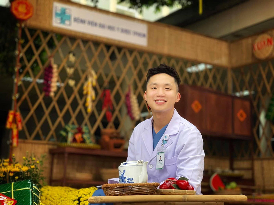 Bác sĩ 9X cạo trọc đầu, xông pha vào tâm dịch Bắc Giang: Sự hy sinh lớn lao của những chiến binh áo trắng 3 Bác sĩ 9X cạo trọc đầu, xông pha vào tâm dịch Bắc Giang: Sự hy sinh lớn lao của những chiến binh áo trắng 3