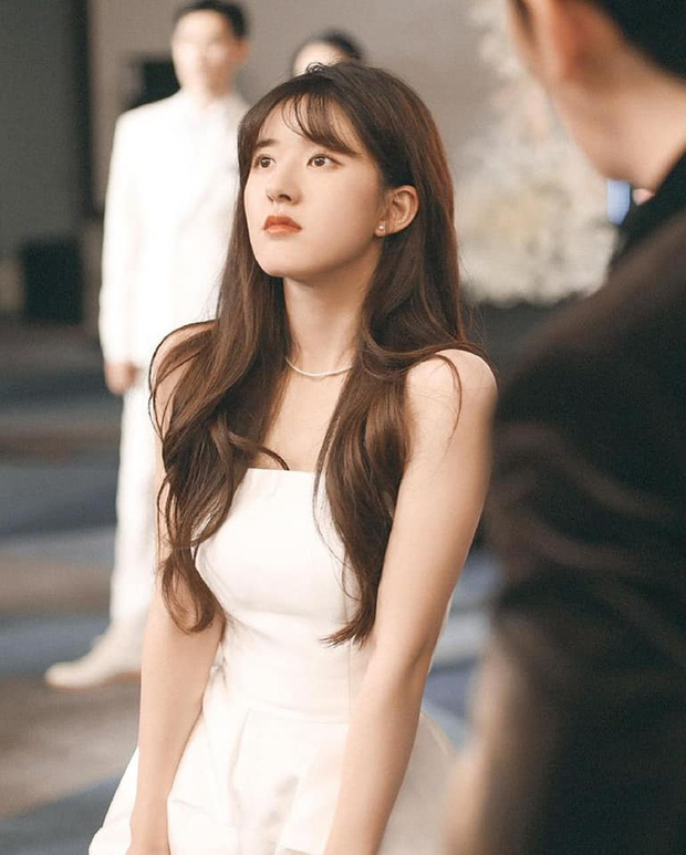Triệu Lộ Tư 'chôm chỉa' rồi đào tẩu khỏi phim trường, thái độ 'lầy lội' khiến netizen tan chảy 8 Triệu Lộ Tư 'chôm chỉa' rồi đào tẩu khỏi phim trường, thái độ 'lầy lội' khiến netizen tan chảy 8