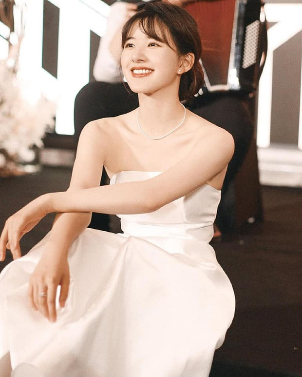 Triệu Lộ Tư 'chôm chỉa' rồi đào tẩu khỏi phim trường, thái độ 'lầy lội' khiến netizen tan chảy 7 Triệu Lộ Tư 'chôm chỉa' rồi đào tẩu khỏi phim trường, thái độ 'lầy lội' khiến netizen tan chảy 7
