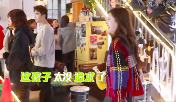 Triệu Lộ Tư 'chôm chỉa' rồi đào tẩu khỏi phim trường, thái độ 'lầy lội' khiến netizen tan chảy 5 Triệu Lộ Tư 'chôm chỉa' rồi đào tẩu khỏi phim trường, thái độ 'lầy lội' khiến netizen tan chảy 5